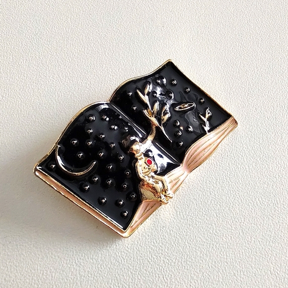 Bookish brooch - Picture 3 of 3